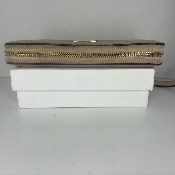 🩷Michael Kors Jet Set Sand Pebbled Leather Long Zip Around Wallet🩷 - Picture 3 of 11